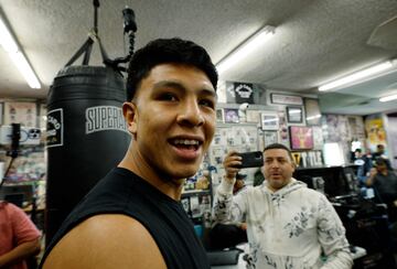 LOS ANGELES, CALIFORNIA - APRIL 23: Boxer Jaime Munguia arrives for a media workout at Wild Card Boxing Club for his upcoming bout with Canelo �lvarez on April 23, 2024 in Los Angeles, California.   Kevork Djansezian/Getty Images/AFP (Photo by KEVORK DJANSEZIAN / GETTY IMAGES NORTH AMERICA / Getty Images via AFP)