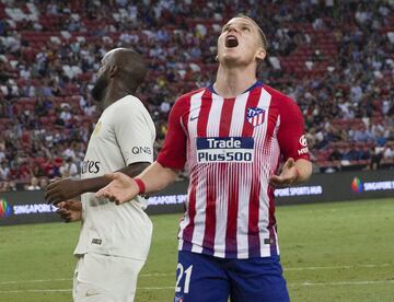 Gameiro se lamenta tras errar una ocasión de gol.  