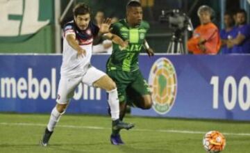 Lateral de gran proyección al ataque de 25 años. Jugó todos los partidos en el Brasileirao como titular. Su hermana era la persona más cercana a él: "Era su sueño desde pequeño, lo que quería era jugar al fútbol", dice a Globo Esporte bastante conmovida.