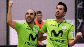 Ricardinho y Rafael celebran un gol.
