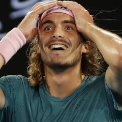 Federer sucumbe ante Tsitsipas, que hace historia al pasar a cuartos