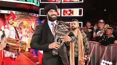 Jinder Mahal posa con el cintur&oacute;n de campe&oacute;n de WWE.