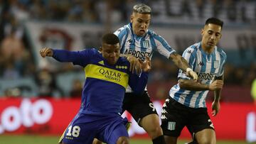 Boca Juniors' Colombian defender Frank Fabra (L) vies for the ball with Racing Club's forward Enzo Copetti (C) during their Argentine Professional Football League semifinal match at Ciudad de Lanus stadium in Lanus, Buenos Aires, on May 14, 2022. (Photo by Alejandro PAGNI / AFP)