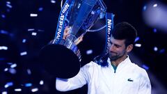 Tennis - ATP Finals Turin - Pala Alpitour, Turin, Italy - November 20, 2022 Serbia's Novak Djokovic celebrates with the trophy after winning the men's singles final against Norway's Casper Ruud REUTERS/Guglielmo Mangiapane