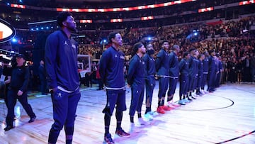 LOS ANGELES, CA - FEBRUARY 18: Members of Team Stephen line up on the court for the singing of the Canadian National Anthem prior to the NBA All-Star Game 2018 at Staples Center on February 18, 2018 in Los Angeles, California.   Kevork Djansezian/Getty Images/AFP
 == FOR NEWSPAPERS, INTERNET, TELCOS &amp; TELEVISION USE ONLY ==