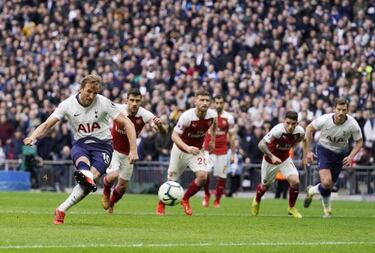 Kane challenges Tottenham to improve under pressure