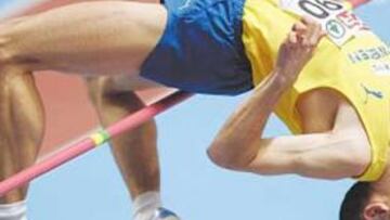 <b>ESCORZO. </b>Holm deleitó al público del Palacio con sus saltos en el Europeo y se proclamó campeón.