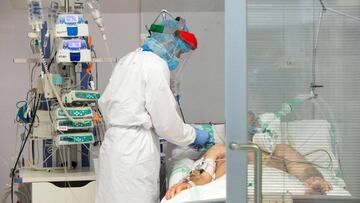 Desciende el número de pacientes hospitalizados en cama convencional y se mantiene el de ingresados en cuidados intensivos por infección de COVID-19