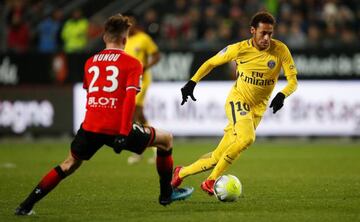 Neymar in action for PSG against Stade Rennes.