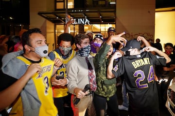 Los Angeles celebra la victoria de sus Lakers