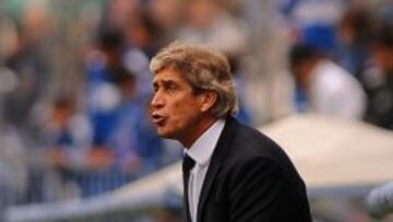 Pellegrini da órdenes en el Málaga-Espanyol.
