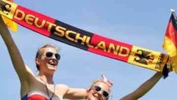 La euforia también se ha desatado en Alemania, donde los aficionados esperan con ilusión el debut mundialista de su equipo. ¡Que se lo pregunten a estas chicas!