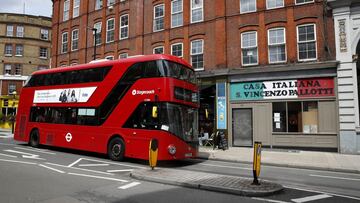 Un bus londinense atraviesa Little Italy, el barrio que a&uacute;n conserva el acento italiano en la ciudad.