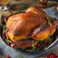 Jason Kelce shares how he cooks his Thanksgiving turkey with Erin Andrews and Charissa Thompson