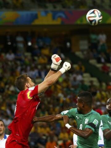 Panagiotis Glykos y Salomon Kalou.