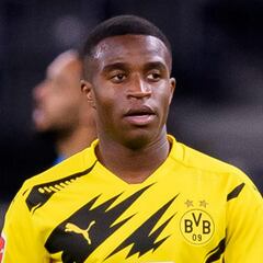 Moukoko dice no al Dortmund y “flirtea“ con el Barça