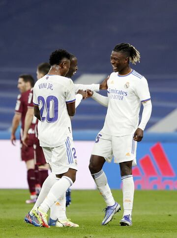 1-1. Eduardo Camavinga celebra el primer gol.