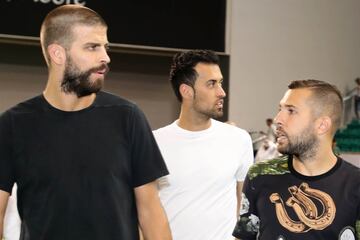 Piqué, Busquets y Jordi Alba en las obras de la Aspire Academy. 