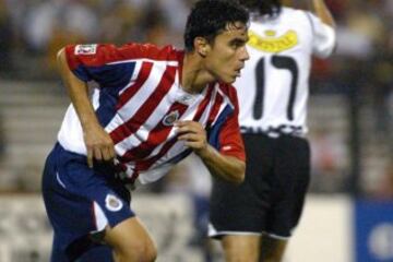 En 2006, con Claudio Borghi en la banca, los albos volverían a quedarse en el camino en la fase previa. Chivas fue el culpable.