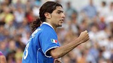 <b>DESPEDIDO.</b> El goleador e internacional uruguayo, Sebastián 'Loco' Abreu, ha sido despedido junto a otros tres extranjeros del Cruz Azul mexicano.