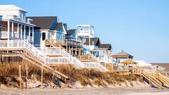 Los 10 pueblos costeros donde la vivienda es más asequible en Estados Unidos en 2024