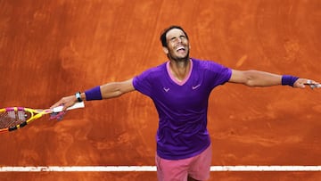 Nadal tumba a Djokovic para levantar su 10º título en Roma