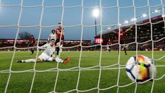 Soccer Football - Premier League - AFC Bournemouth vs Manchester United - Vitality Stadium, Bournemouth, Britain - April 18, 2018   Manchester United&#039;s Chris Smalling scores their first goal    Action Images via Reuters/John Sibley    EDITORIAL USE O