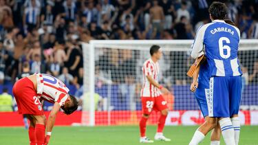 Tristeza de los rojiblancos tras la derrota en la 1ª jornada de la Liga 25-26.