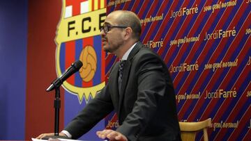 Farr¨¦ recoge las papeletas oficiales de la moci¨®n de censura
