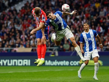 Jugada del segundo penalti del encuentro por mano de Abqar tras el remate de Sorloth de cabeza. 

