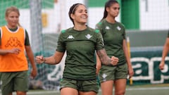 Ana Romero, m&aacute;s conocida como Willy, durante un entrenamiento del Betis. 