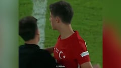 Arda Güler shocked as fan invades pitch for a hug during match