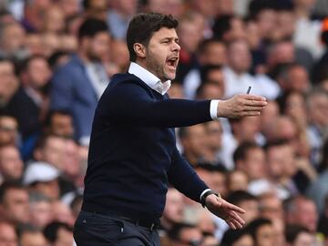 Tottenham Hotspur&#039;s Argentinian head coach Mauricio Pochettino gestures during the English Premier League football match between Tottenham Hotspur and Manchester United at White Hart Lane in London, on May 14, 2017. / AFP PHOTO / Ben STANSALL / RESTRICTED TO EDITORIAL USE. No use with unauthorized audio, video, data, fixture lists, club/league logos or &#039;live&#039; services. Online in-match use limited to 75 images, no video emulation. No use in betting, games or single club/league/player publications.  / 