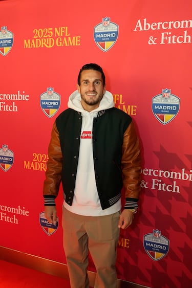 Koke posa en la alfombra roja previa al partido.