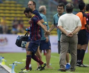 Cesc Fábregas se retira lesionado del terreno de juego