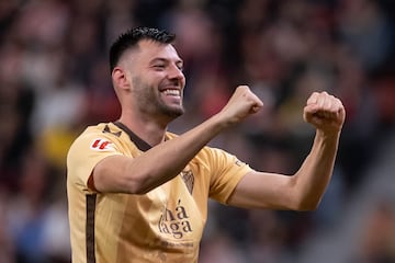 Baturina festeja su primer gol liguero en Gijón.