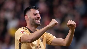 Baturina festeja su primer gol liguero en Gijón.