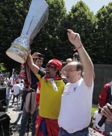 Seguidores en las calles de Turin antes del partido de la final de Europa League entre el Sevilla y Benfica. 