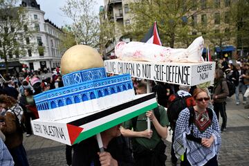Los manifestantes se reúnen durante la manifestación Stop Israel contra la participación de Israel en la 68ª edición del Festival de la Canción de Eurovisión (ESC) en Malmo, Suecia, el 9 de mayo de 2024. 