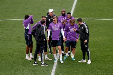 Kroos, junto a sus compañeros, en un entrenamiento.