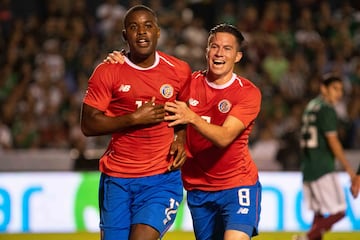 El duelo entre México y Costa Rica en imágenes