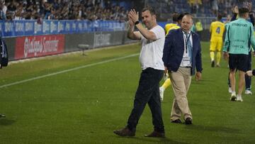 El entrenador del C&aacute;diz, Sergio Gonz&aacute;lez, celebra la permanencia tras el partido contra el Alav&eacute;s de LaLiga Santander.