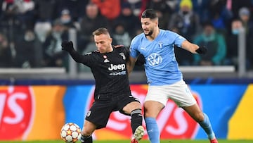 TURIN, ITALY - DECEMBER 08: Arthur of Juventus battles for possession with Antonio-Mirko Colak of Malmo FF during the UEFA Champions League group H match between Juventus and Malmo FF at the Juventus Stadium on December 08, 2021 in Turin, Italy. (Photo by