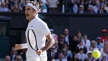 Roger Federer festeja su pase a las semifinales de Wimbledon 2017.