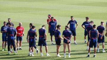 Paco López, con sus hombres.