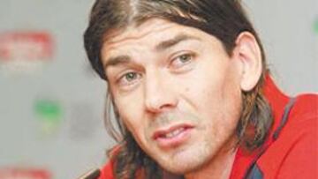 <b>ILUSIONADO. </b>Pablo no se aleja de España por si le llaman para firmar.