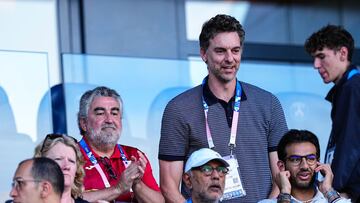 El secretario de Estado para el Deporte José Manuel Rodríguez Uribes, junto a Pau Gasol.