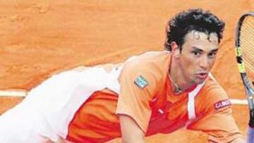 <b>DESCENSO A LA TIERRA. </b>Mariano Puerta, en la final de Roland Garros que le enfrentó a Rafa Nadal el pasado 5 de junio y en la que dio positivo por etilefrina.
