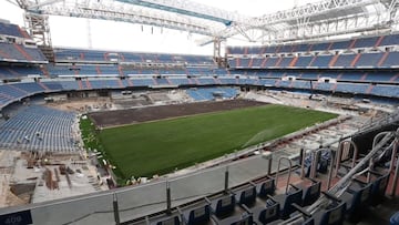 El Bernabéu ya tiene césped: así colocan el terreno