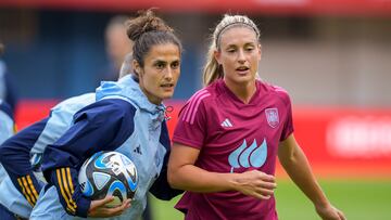 Fotografía de archivo de la segunda seleccionadora Montse Tomé (i), del 29/06/23, previo a un partido amistoso entre las selecciones de España y Panamá en Avilés (Asturias). Montse Tomé ha sido nombrada seleccionadora nacional femenina de fútbol en sustitución de Jorge Vilda y será la primera mujer en ostentar este cargo en España, informó ese martes la Federación Española de Fútbol (RFEF) en un comunicado. El nombramiento de la entrenadora asturiana -hasta ahora segunda de Vilda- responde a las "medidas de regeneración" anunciadas por el nuevo presidente de la Federación, Pedro Rocha, a raíz de la suspensión de su antecesor, Luis Rubiales, por decisión de la FIFA.